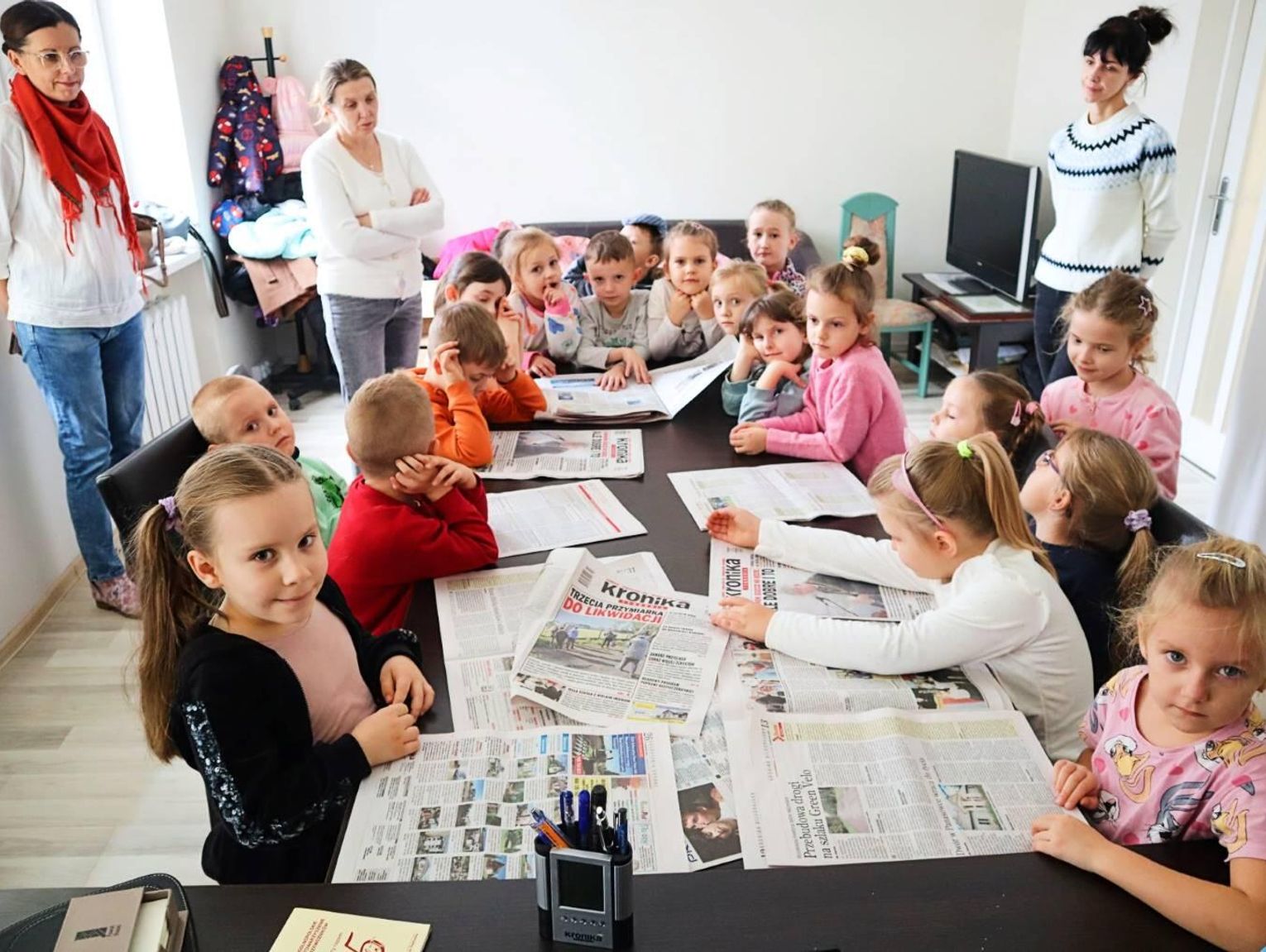 Przedszkolaki zajrzały za kulisy redakcji! Jeżyki z Zamościa w Kronice Tygodnia