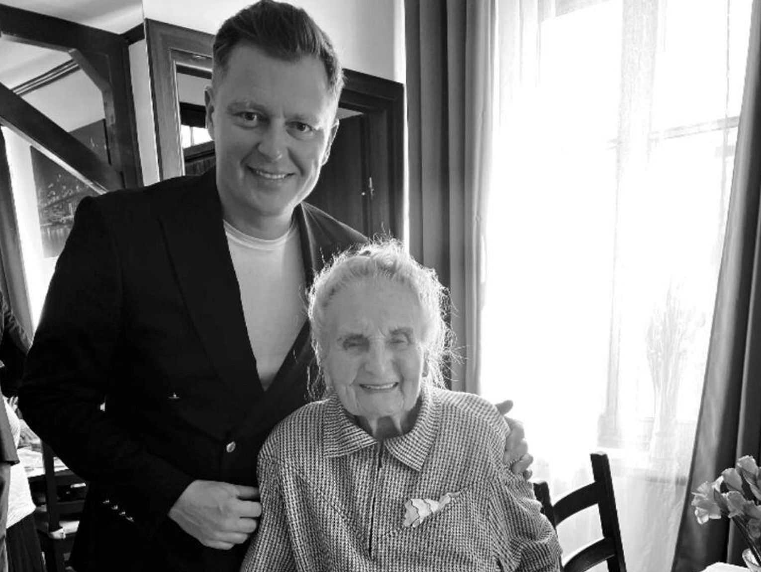 Rafał Brzozowski żegna ukochaną babcię. "Zamość już nie będzie tym, w którym zawsze z uśmiechem na mnie czekała"
