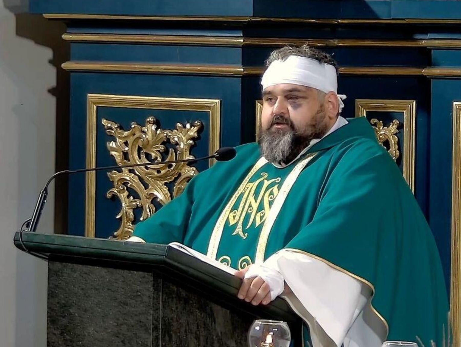 Ranny szaman wygłosił poruszające kazanie po ataku w Jarosławiu. „Nie odpowiadajmy złem za zło”