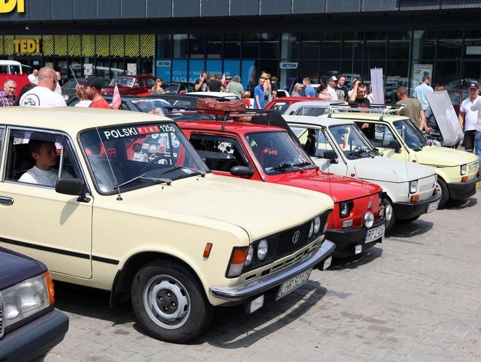 Roztoczańskie Klasyki w Tomaszowie Lubelskim. Ponad 250 zabytkowych aut i akcja charytatywna
