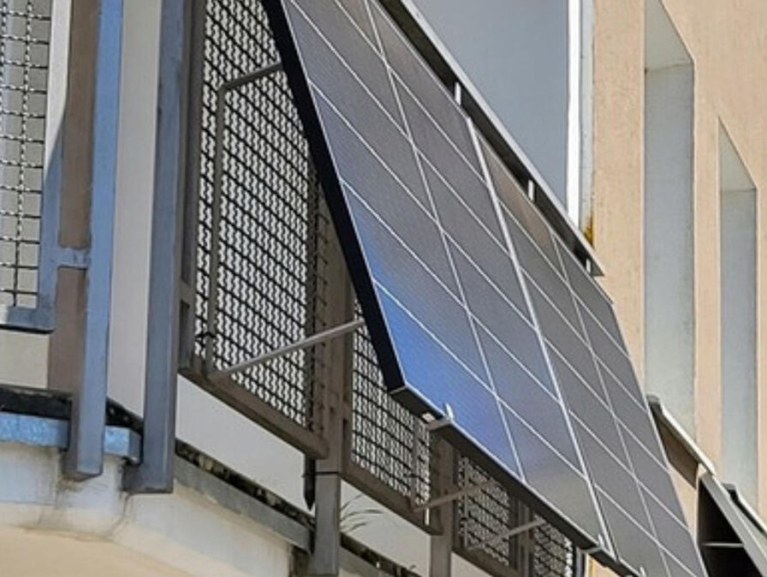 Są pieniądze na balkonową fotowoltaikę. Warto się pospieszyć ze złożeniem wniosku