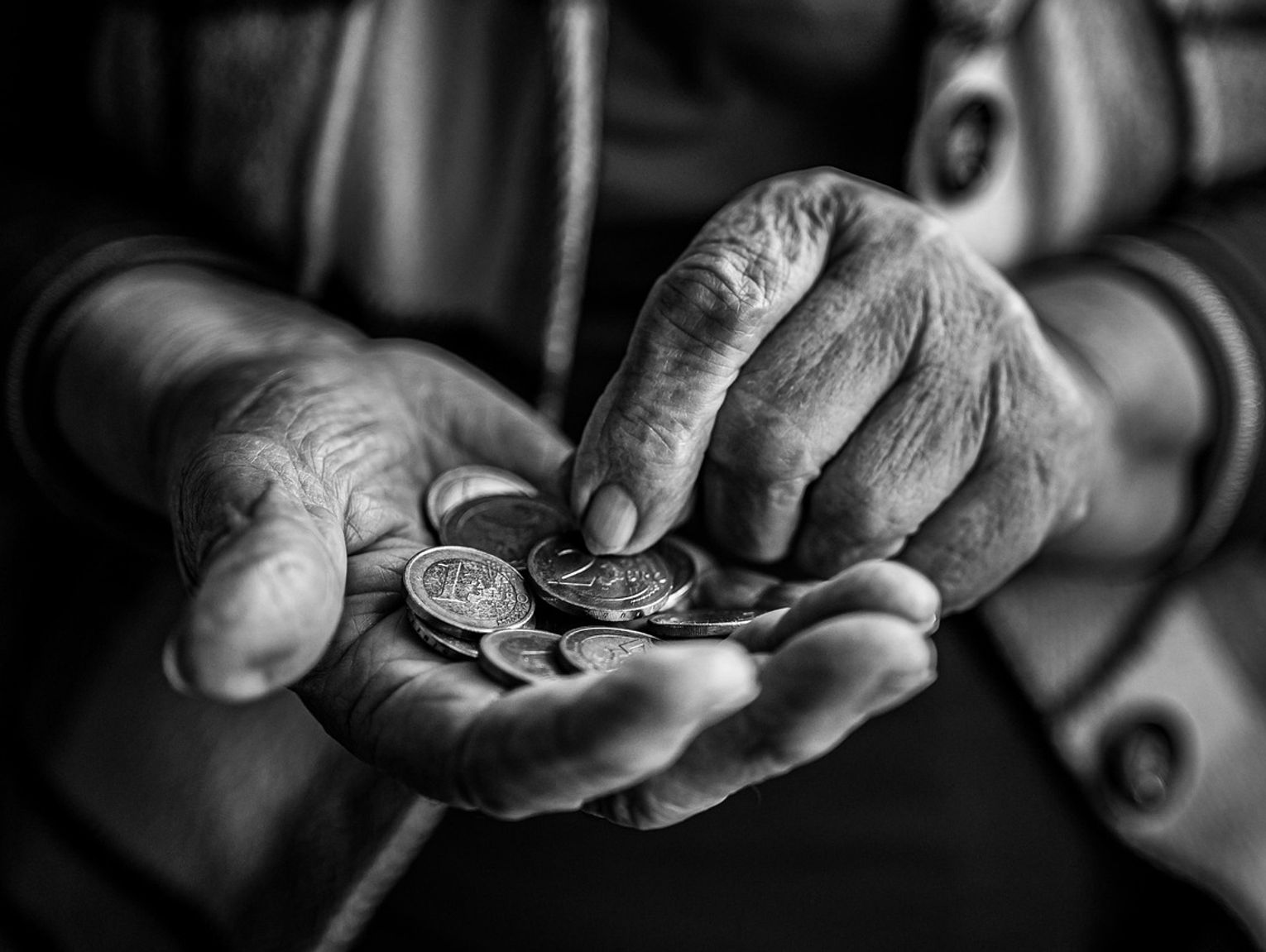 Seniorzy toną w długach. Zaległości idą w grube miliardy złotych