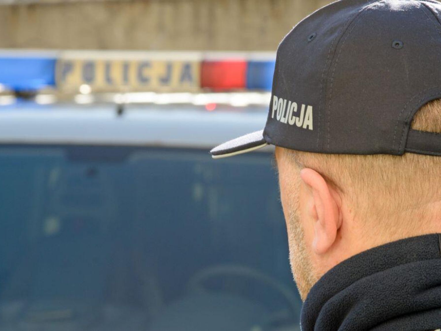 Skandal w policji. Funkcjonariusze okradali zmarłych i starsze kobiety. Bo nikt im nie uwierzy
