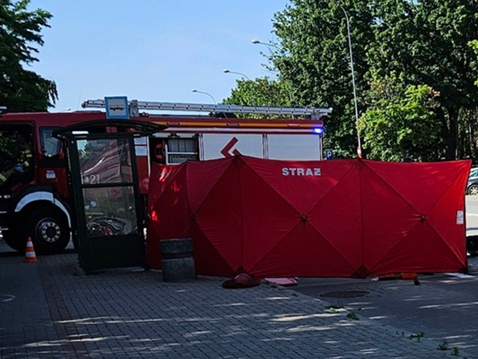 Śmiertelny wypadek w centrum miasta. 29-letni motocyklista nie przeżył mimo reanimacji