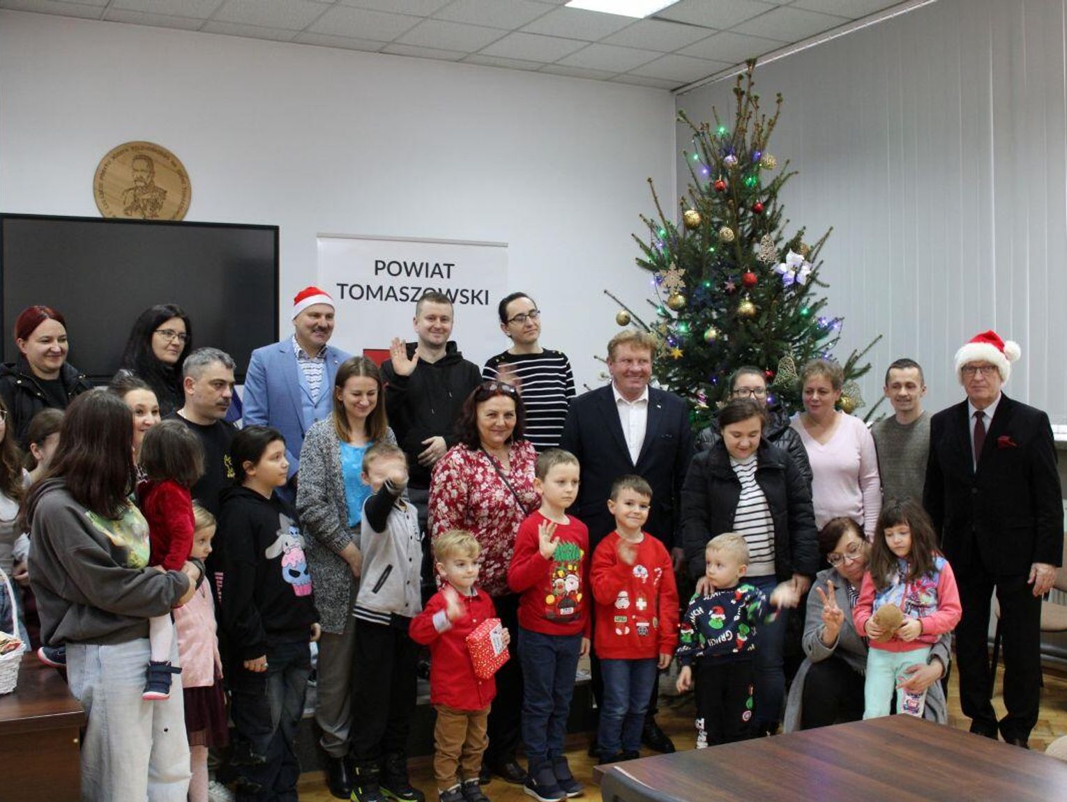 Starostów wesoły skład. Piosenka z finału akcji "Napisz list do Mikołaja" tomaszowskim viralem!