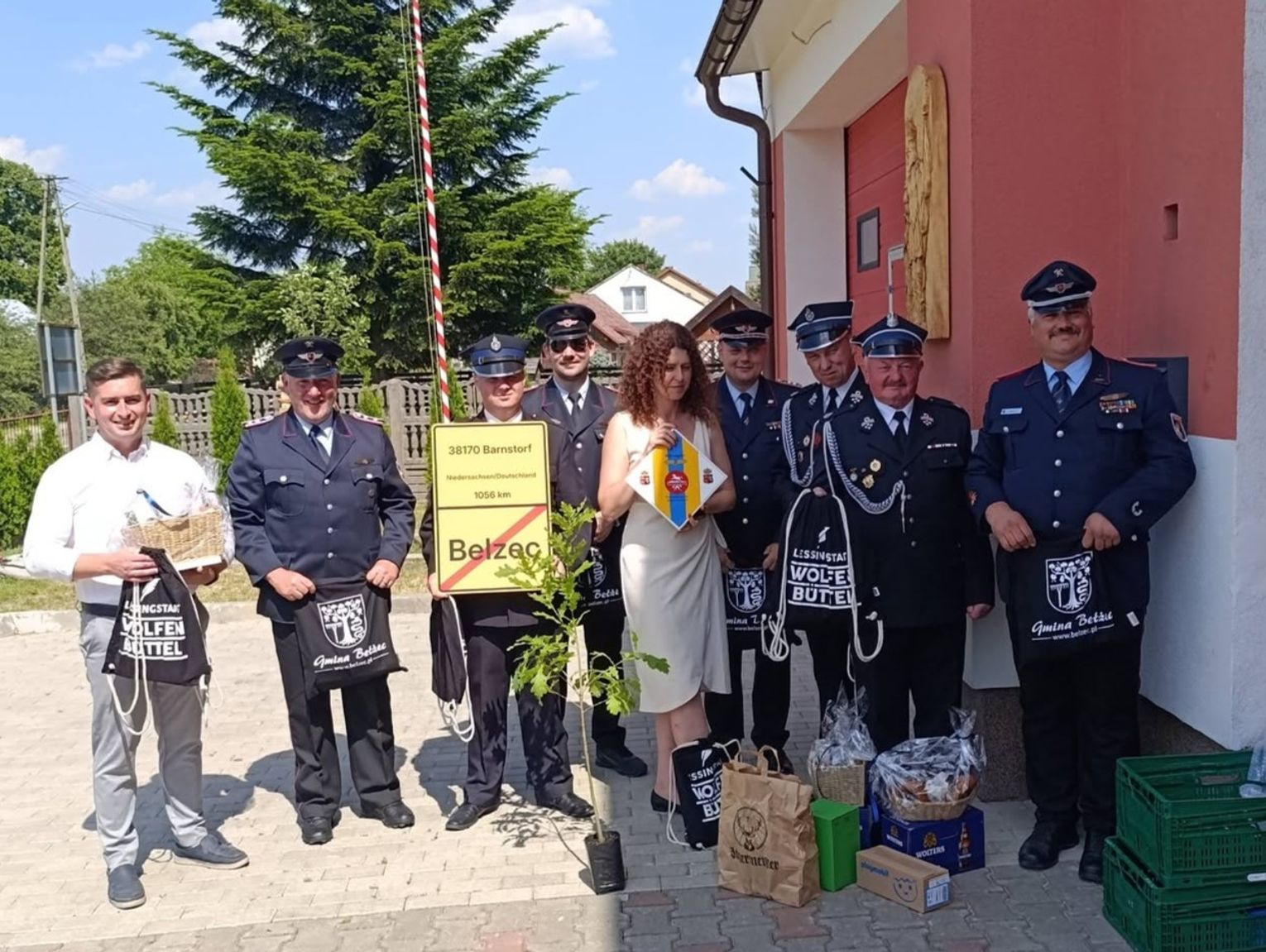 Strażacy z Niemiec odwiedzili druhów w Bełżcu. Wspólny piknik i symboliczne prezenty
