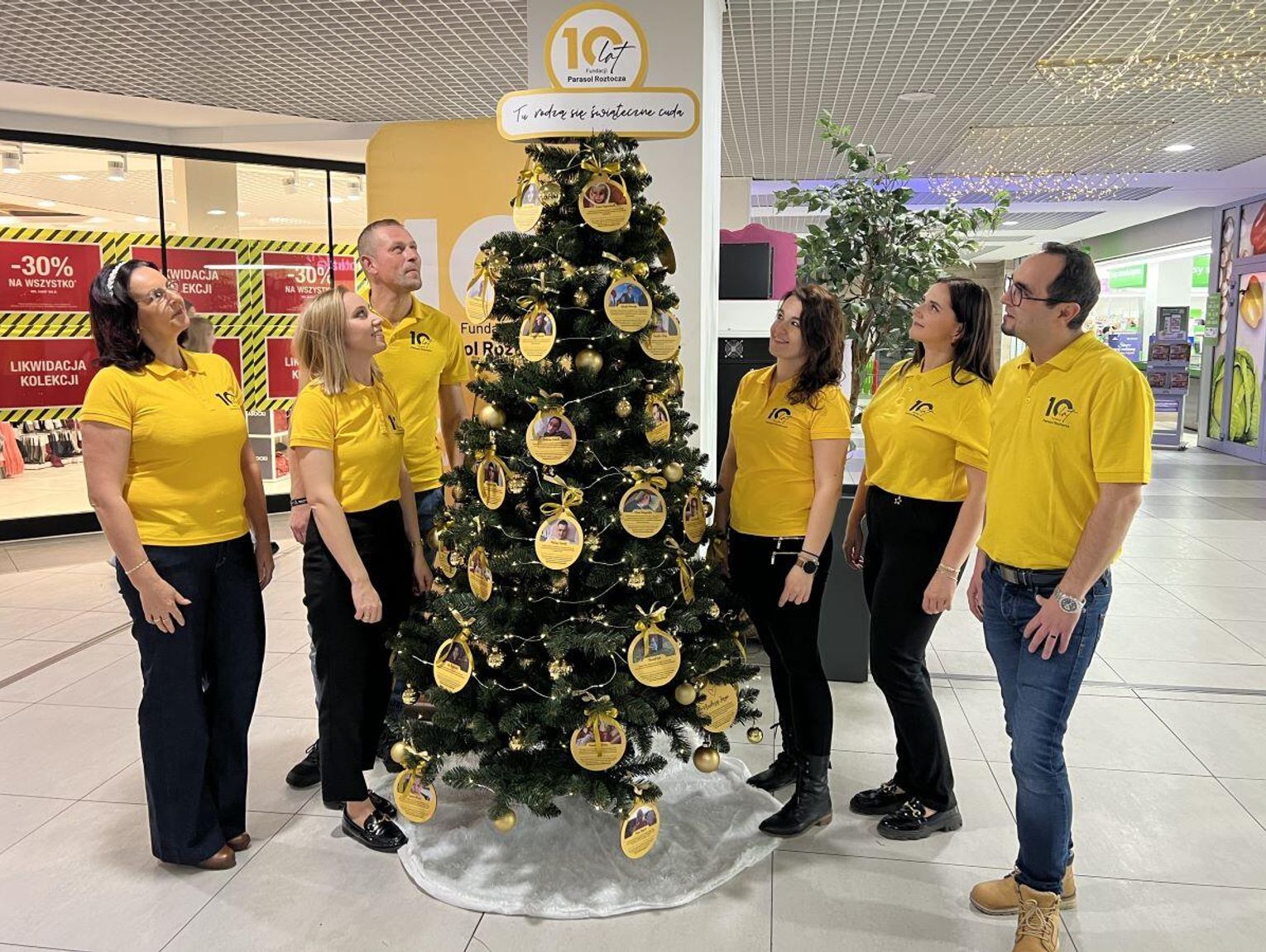 Świąteczne Choinki Cudów w Tomaszowie Lubelskim. Każda bombka to czyjaś historia