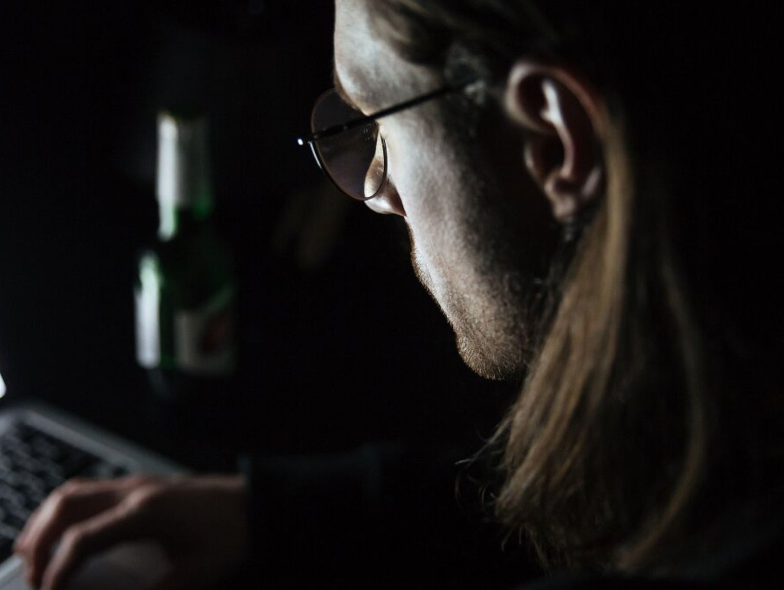 Tak przejmują konta WhatsApp. Cyberatak na Żabkę