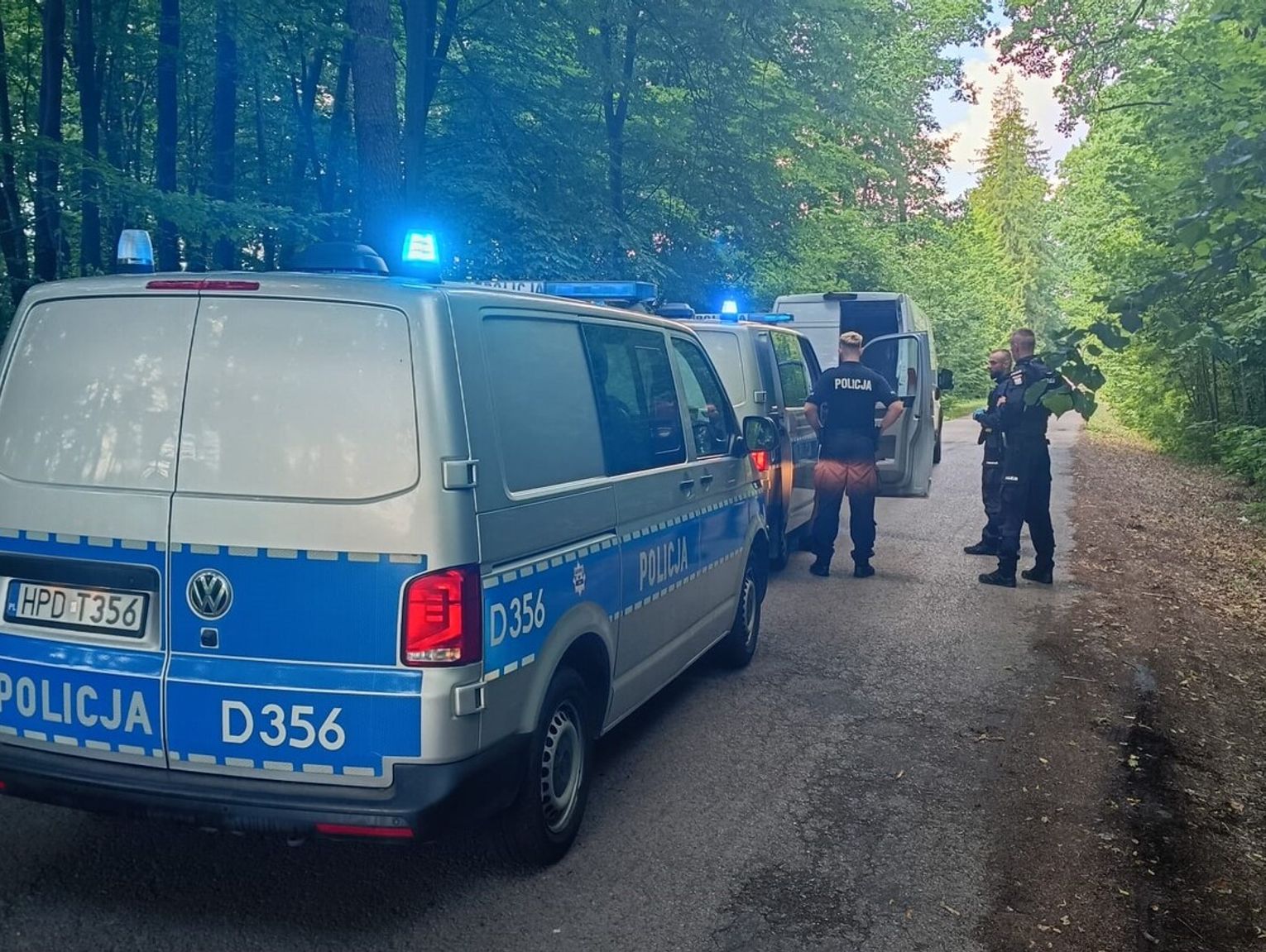 Tarnawatka: Pijany 42-latek uciekał busem przed policyjną kontrolą [ZDJĘCIA]