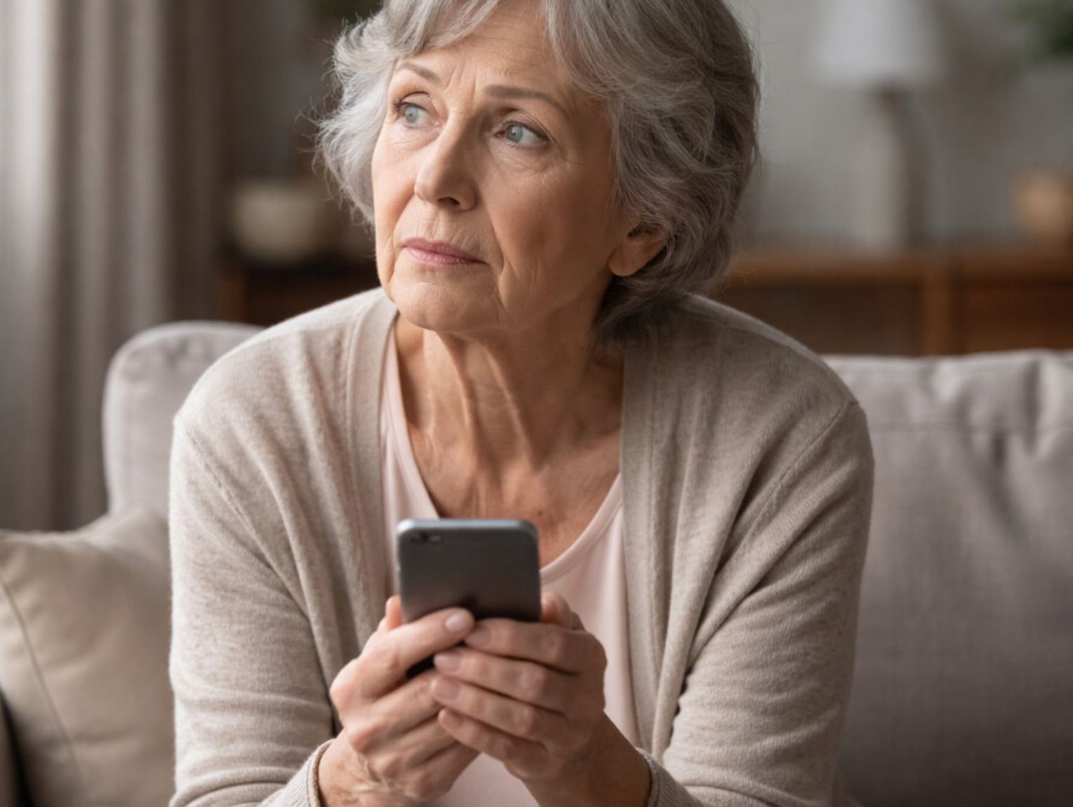 Telefon Pogadania. Prosta rozmowa, duże wsparcie. Tak radzimy sobie z samotnością