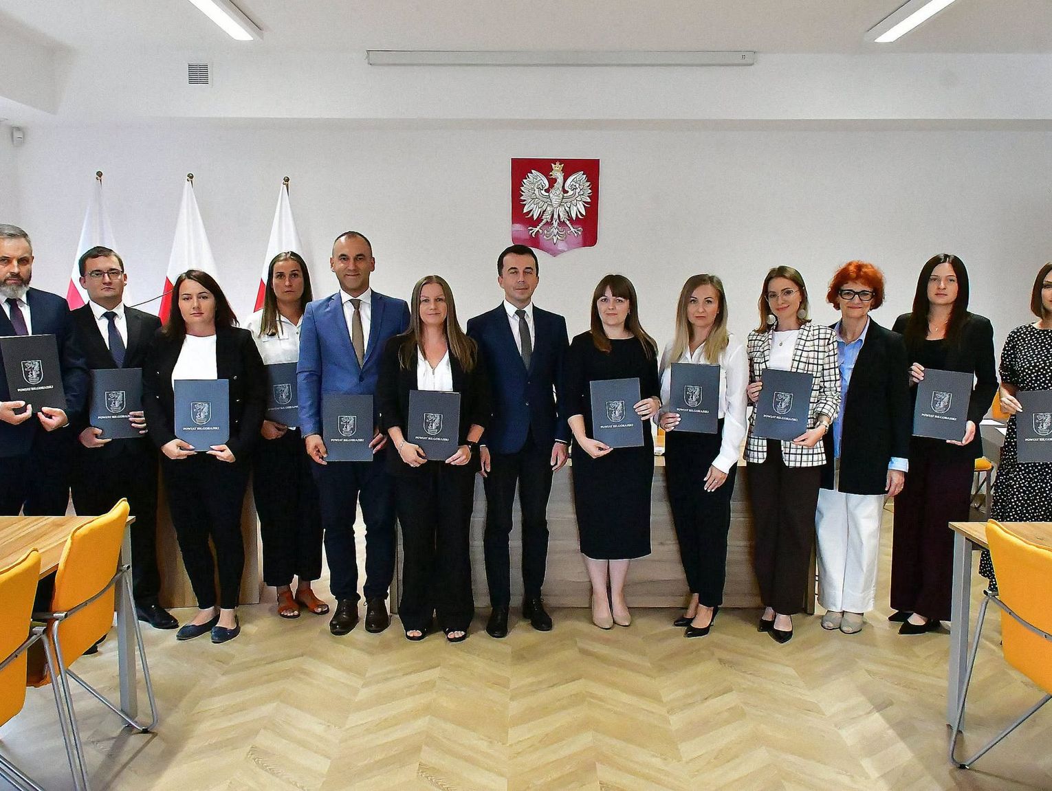 Biłgoraj: Kilkunastu nauczycieli otrzymało akty mianowania w starostwie