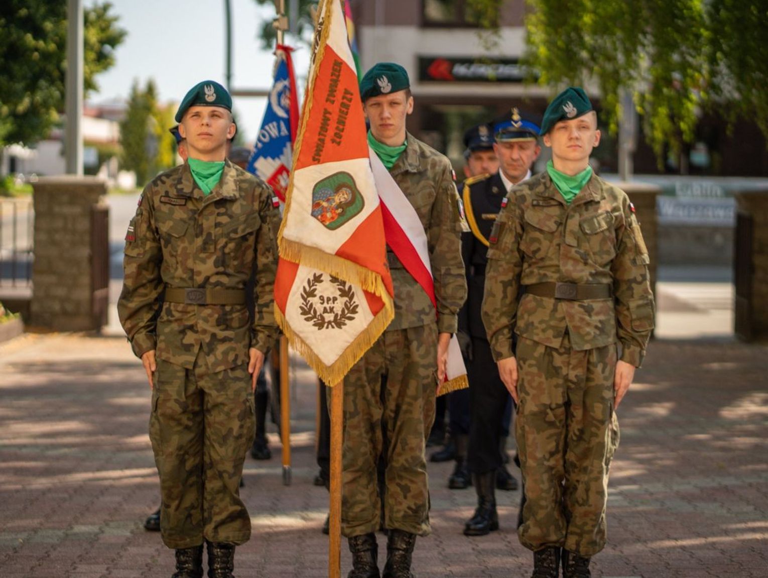 Tomaszów Lubelski świętował z mundurem – obchody i piknik na Święto Wojska Polskiego [ZDJĘCIA]