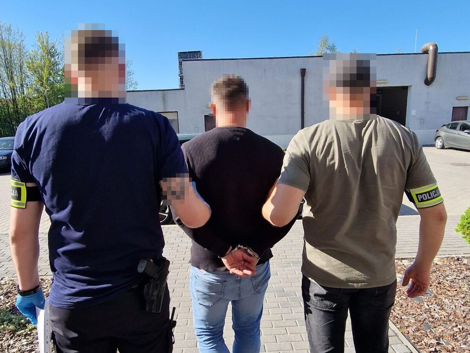 Tomaszowscy poszukiwacze zatrzymali poszukiwanego ENA. 43-latek ukrywał się przed karą za spowodowanie wypadku