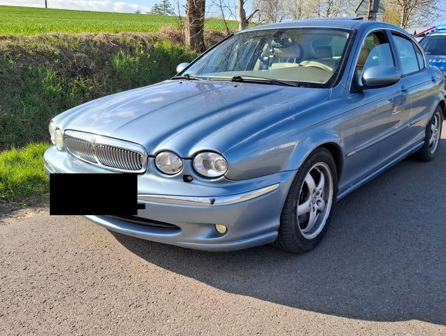 Trzeszczany: Pijany rajd Jaguarem bez świateł skończył się trzeźwieniem w policyjnym areszcie