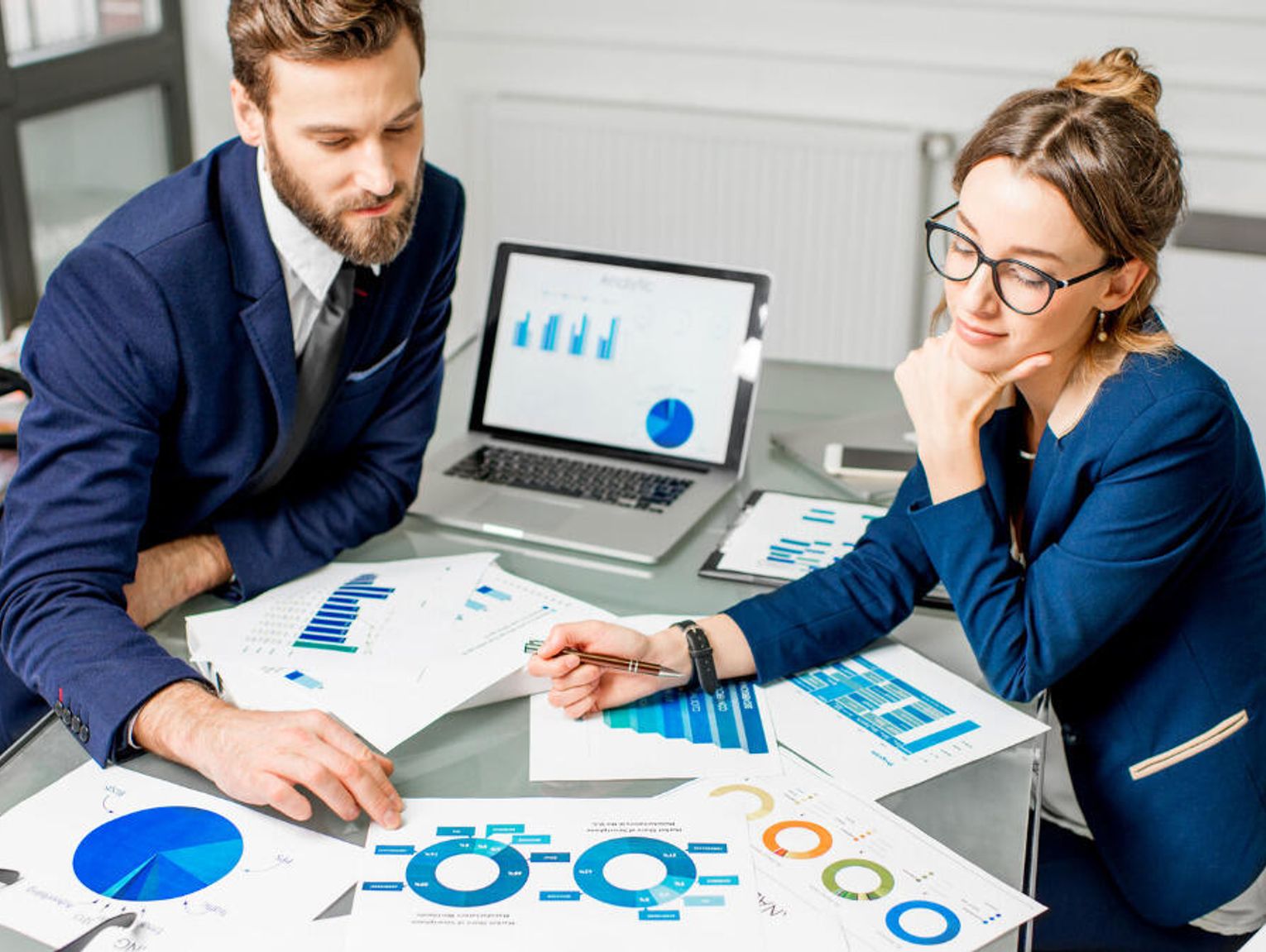 Tyle zarabia się w NFZ. Dyrektorzy windują średnią