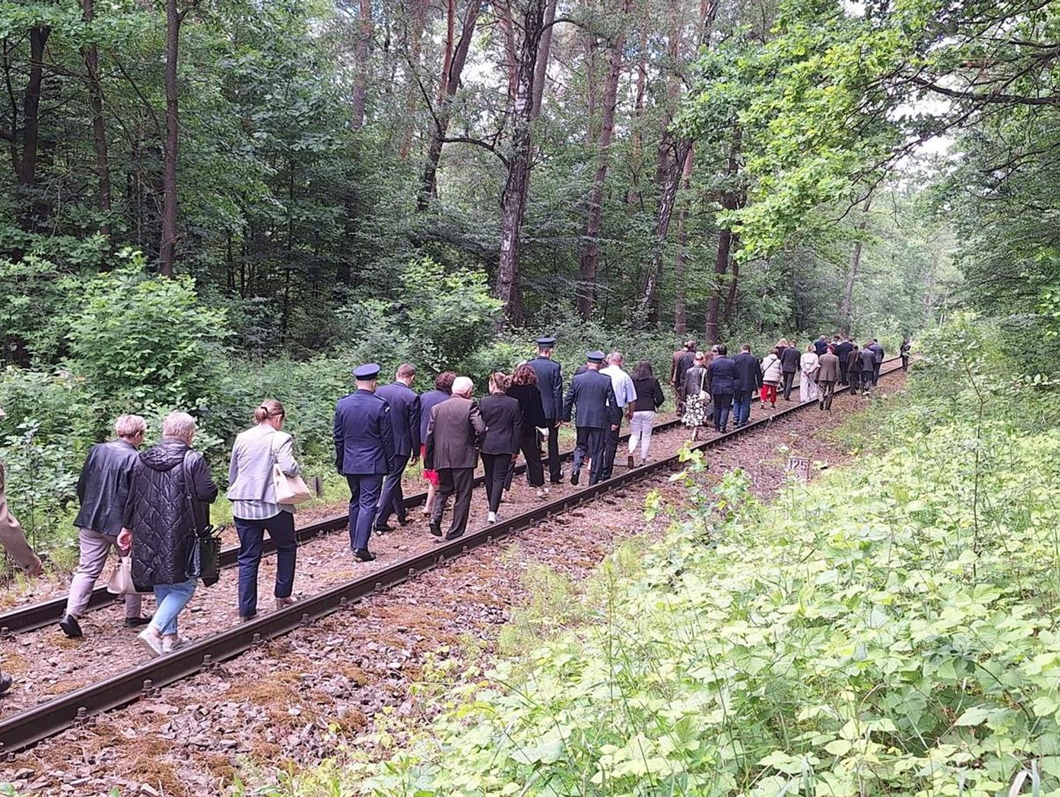 W Zatylu i Bełżcu uczczono ofiary bestialskiego mordu. Odsłonięto nową tablicę pamięci [ZDJĘCIA]