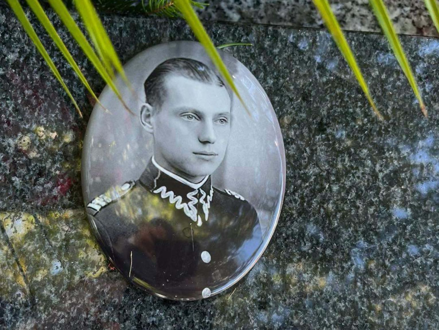 W Żernikach odsłonięto nowy nagrobek plut. Mieczysława Zajączkowskiego