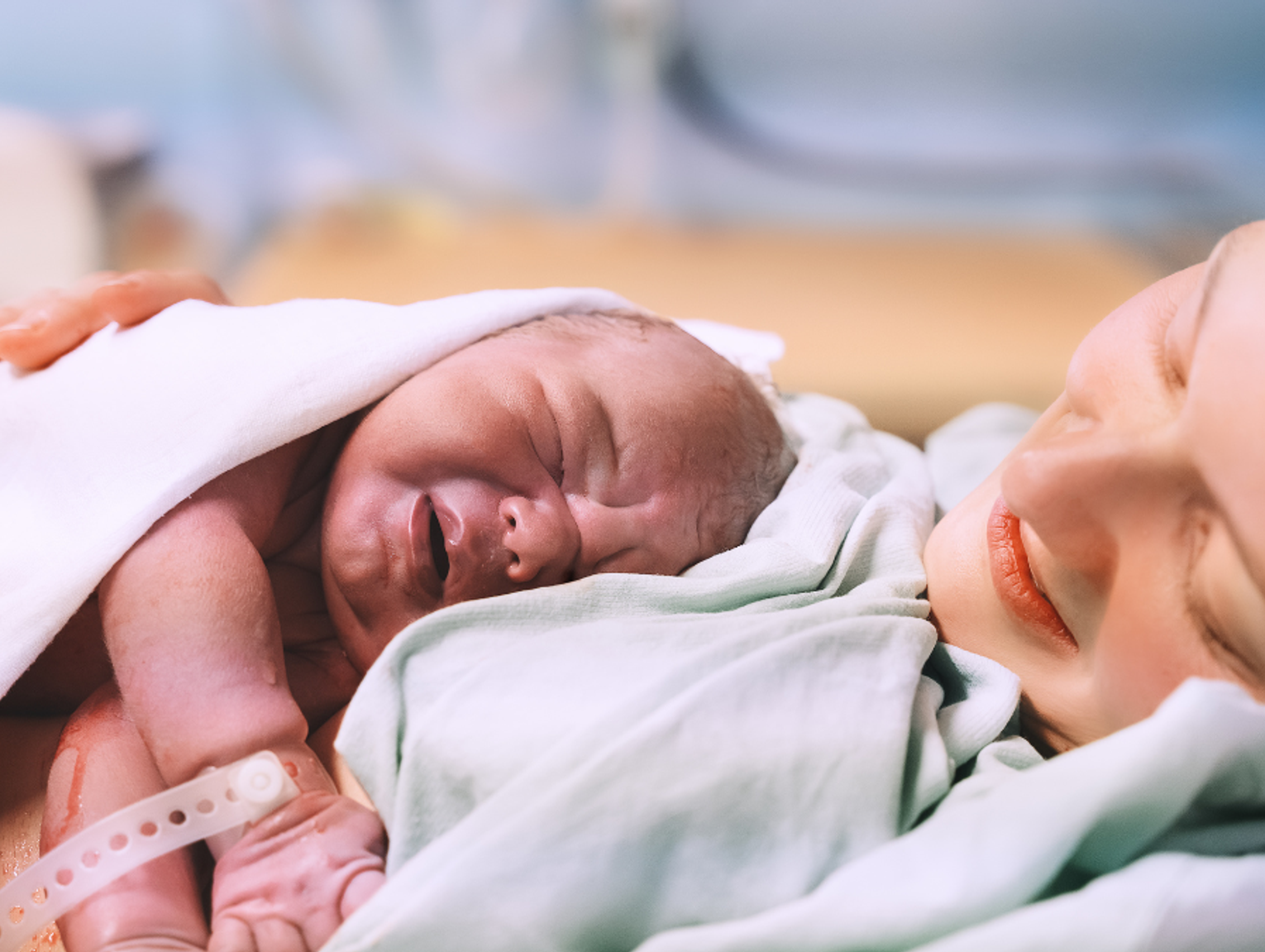 Wkrótce izby przyjęć zamienią się w porodówki! Położne są na NIE