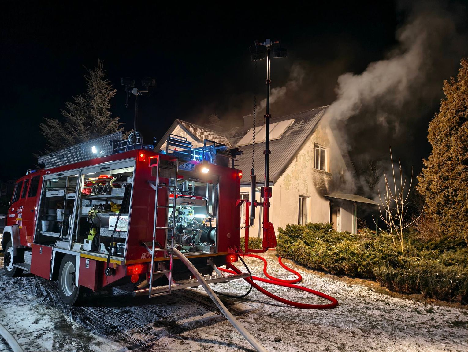 Lubelskie: Wybuch gazu wyrwał okna i drzwi. Dwie osoby ciężko ranne [ZDJĘCIA]