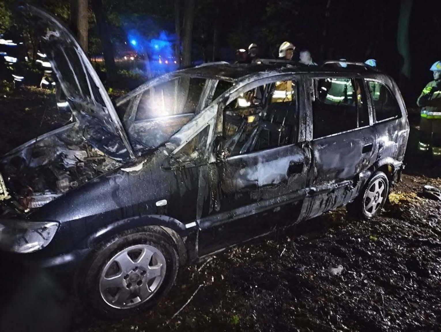 Wyścig z czasem w Prehoryłem. Strażacy uratowali auto z instalacją LPG