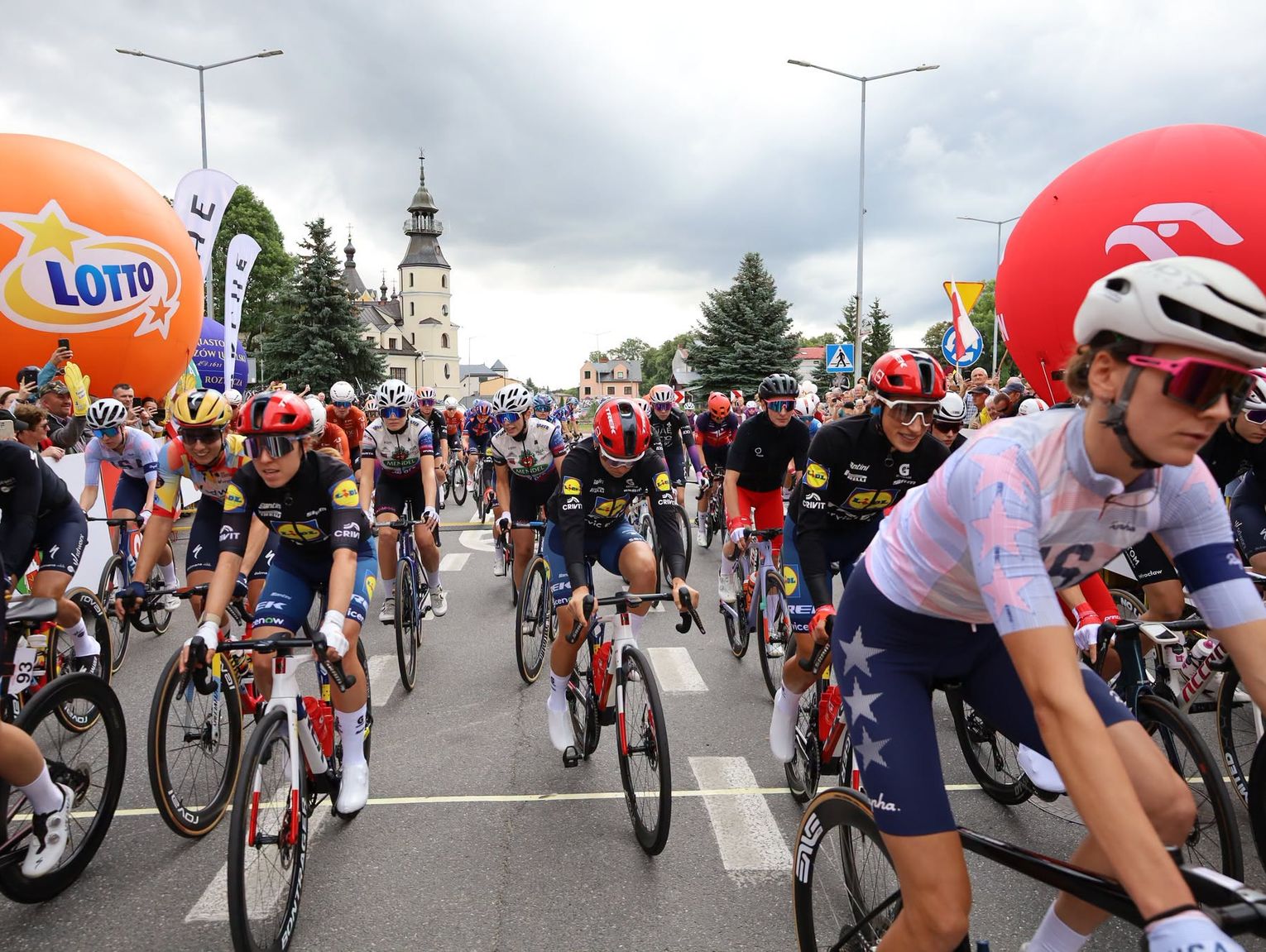 Wystartował Tour de Pologne Women! Kolarki ruszyły z Tomaszowa Lubelskiego [ZDJĘCIA]