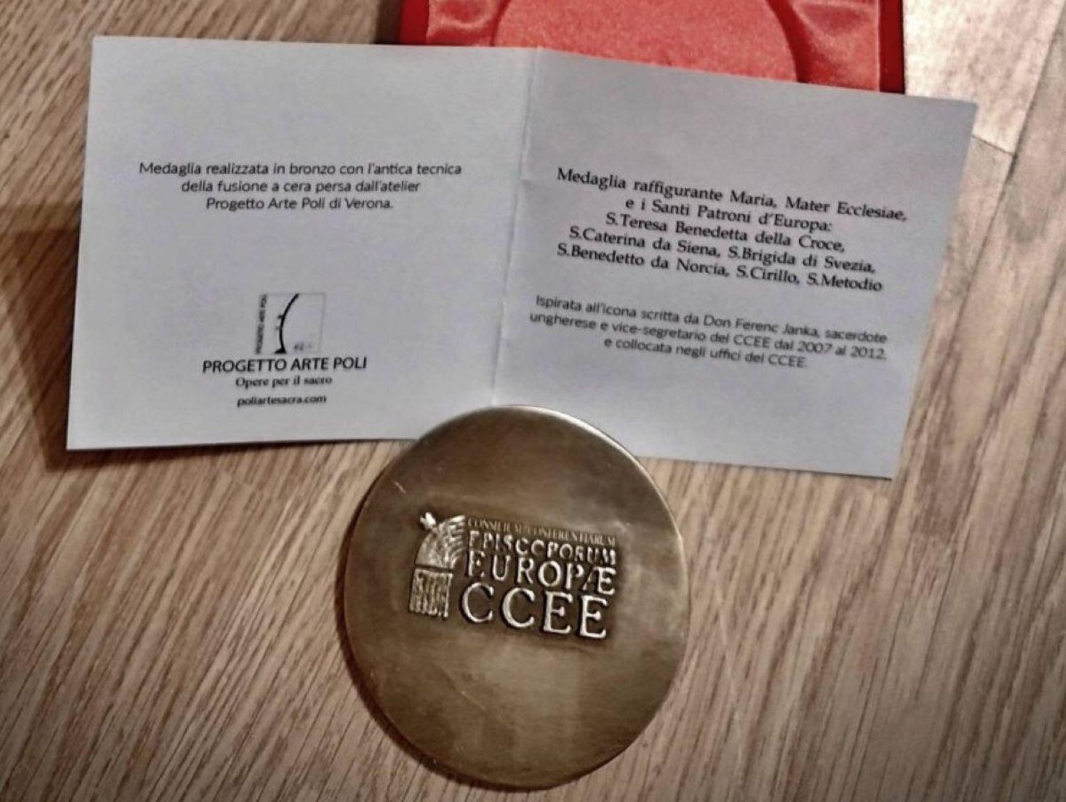 Za pomoc rodakom za granicą. Kapłan z Hrubieszowa dostał medal nadany przez Europejską Konferencję Episkopatu