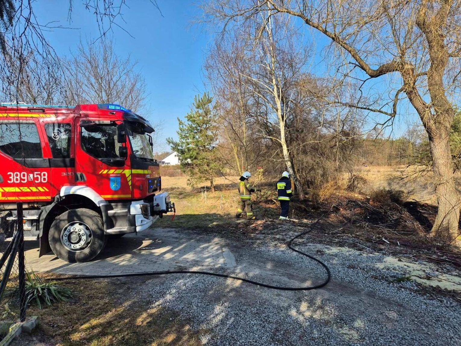 Płoną trawy! Nie odstraszają choćby wysokie kary