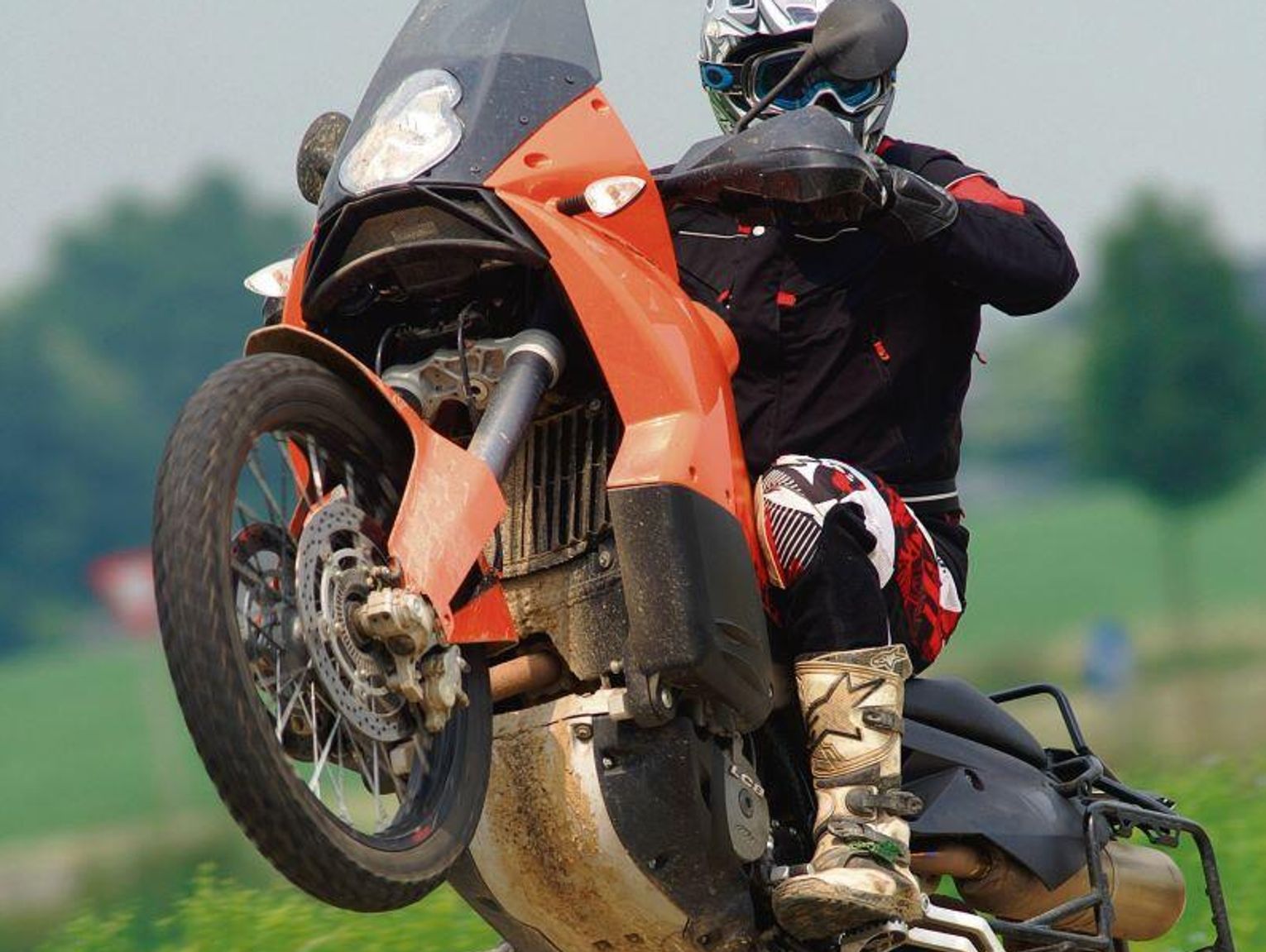 Zakaz driftu i jazdy na jednym kole. Zrobisz to, dostaniesz wysoki mandat