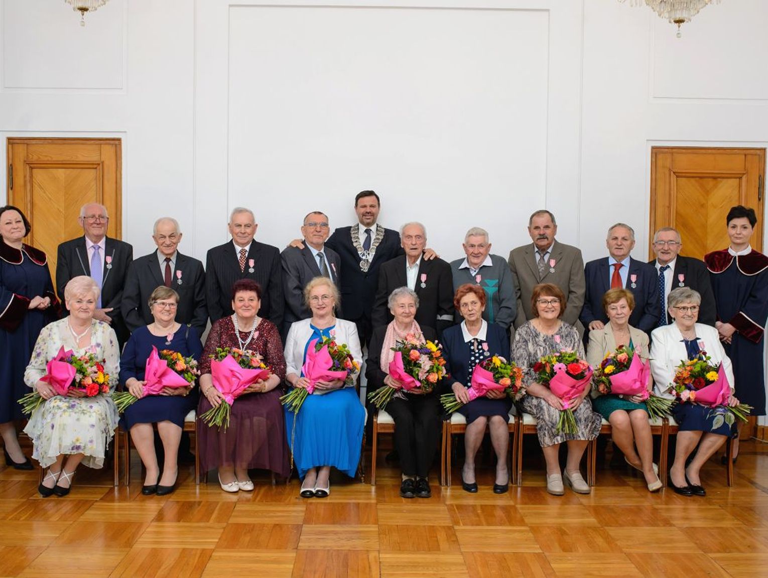 Zamość: 9 par z 50-letnim stażem małżeństwa świętowało w Ratuszu [ZDJĘCIA]