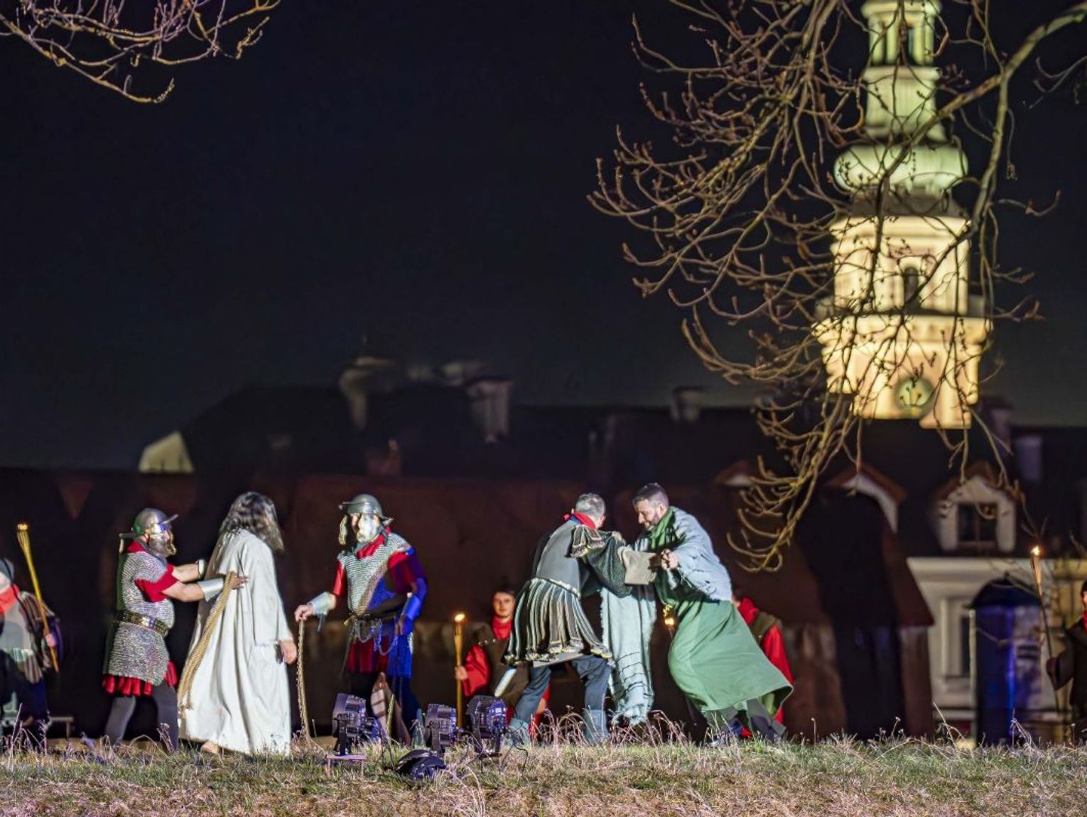 Zamość: Amfiteatr ożył na Misterium Męki Pańskiej. Pierwszy raz wystawili pasję 17 lat temu [ZDJĘCIA]