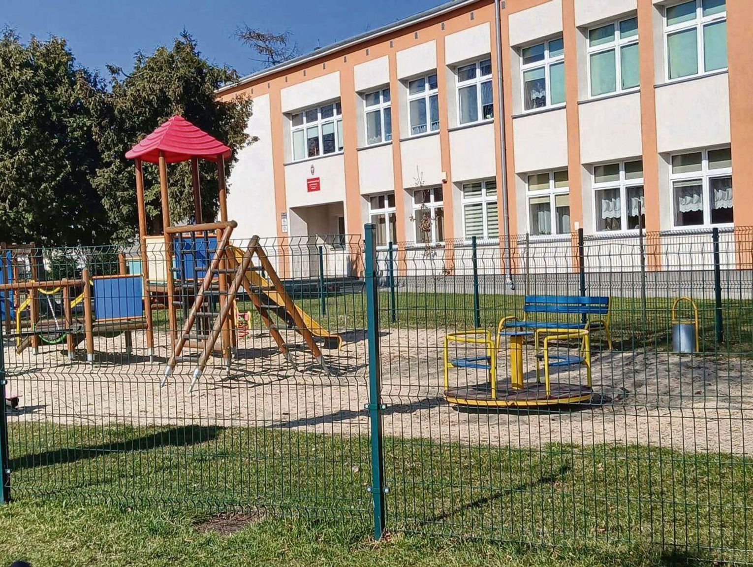 Zamość: Kolejna odsłona sporu o przedszkole nr 6 i szkołę nr 8. Prezydent apeluje: "Nie kłóćmy się już"