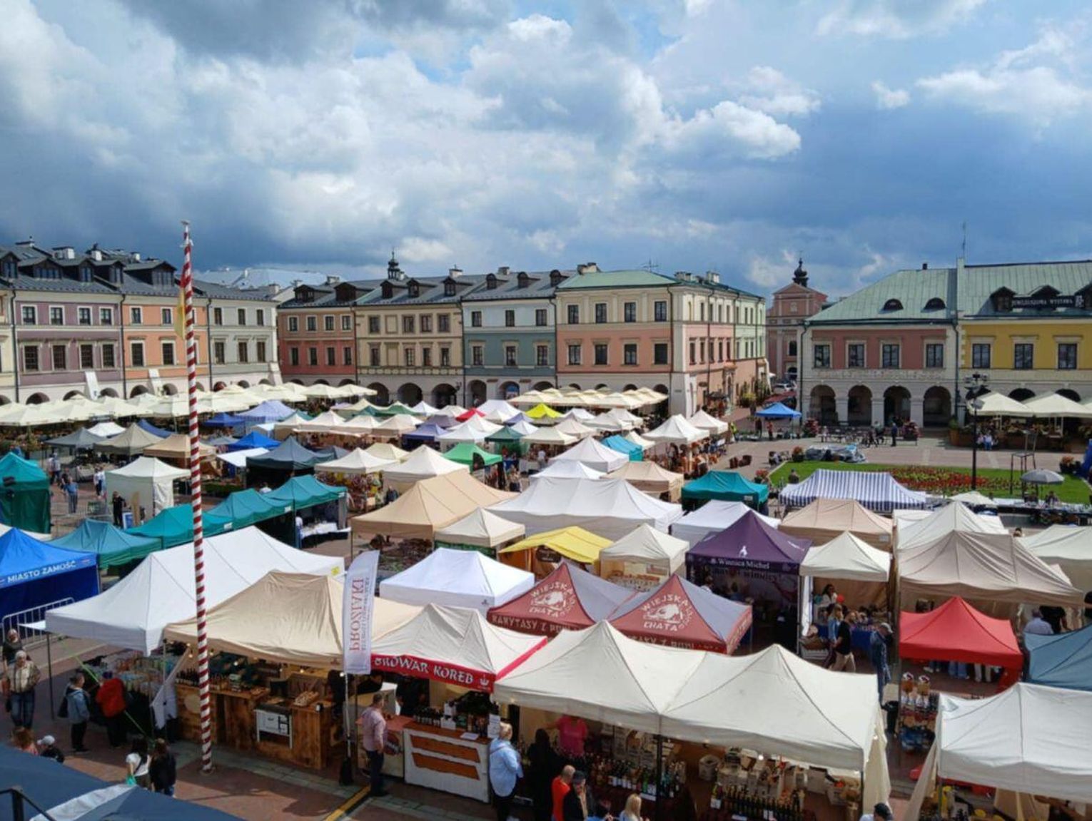 Zamość: Mieszkańcy i turyści na Jarmarku Hetmańskim. Niedziela zapowiada się równie atrakcyjnie [ZDJĘCIA]