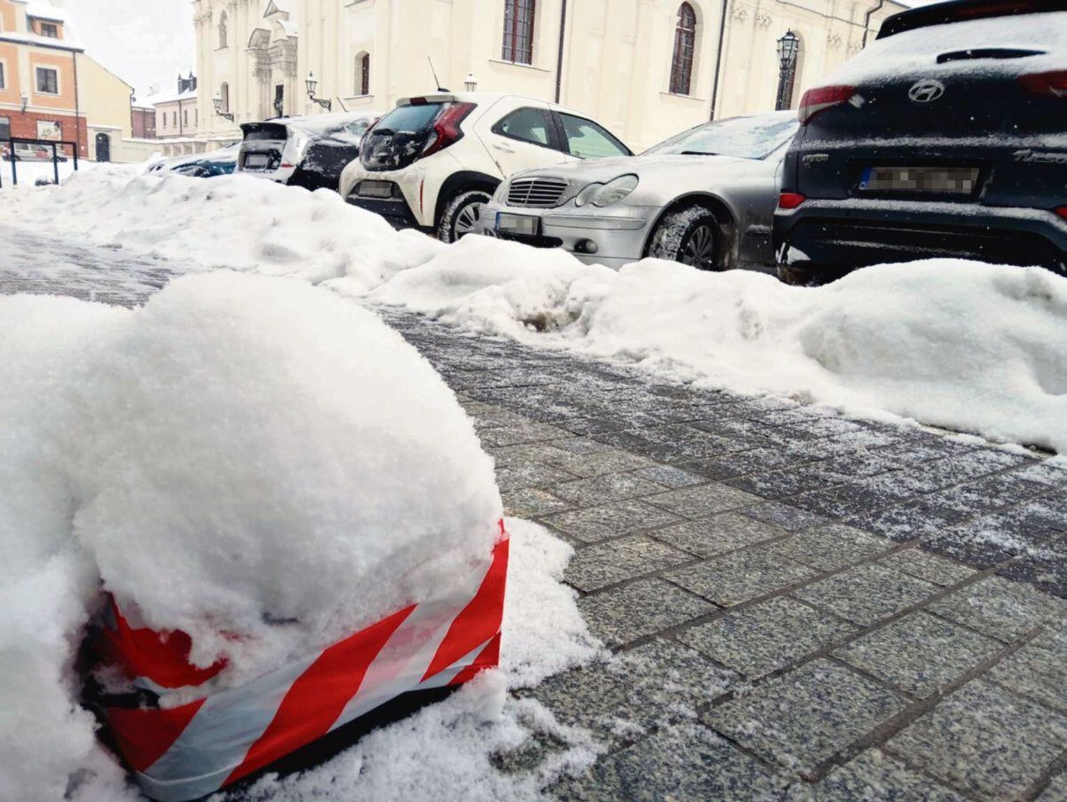 Zamość: Parkomaty zniknęły, można parkować za darmo. Kierowcy się cieszą, miasto traci
