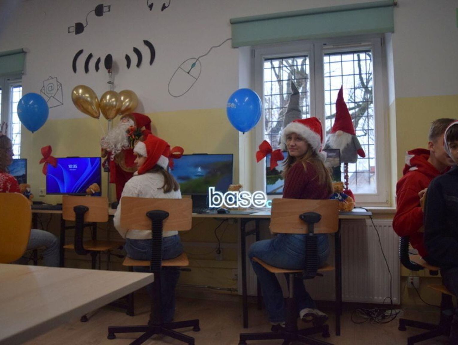 Zamość: Szkoła nr 7 dostała sprzęt multimedialny w ramach akcji Base4School