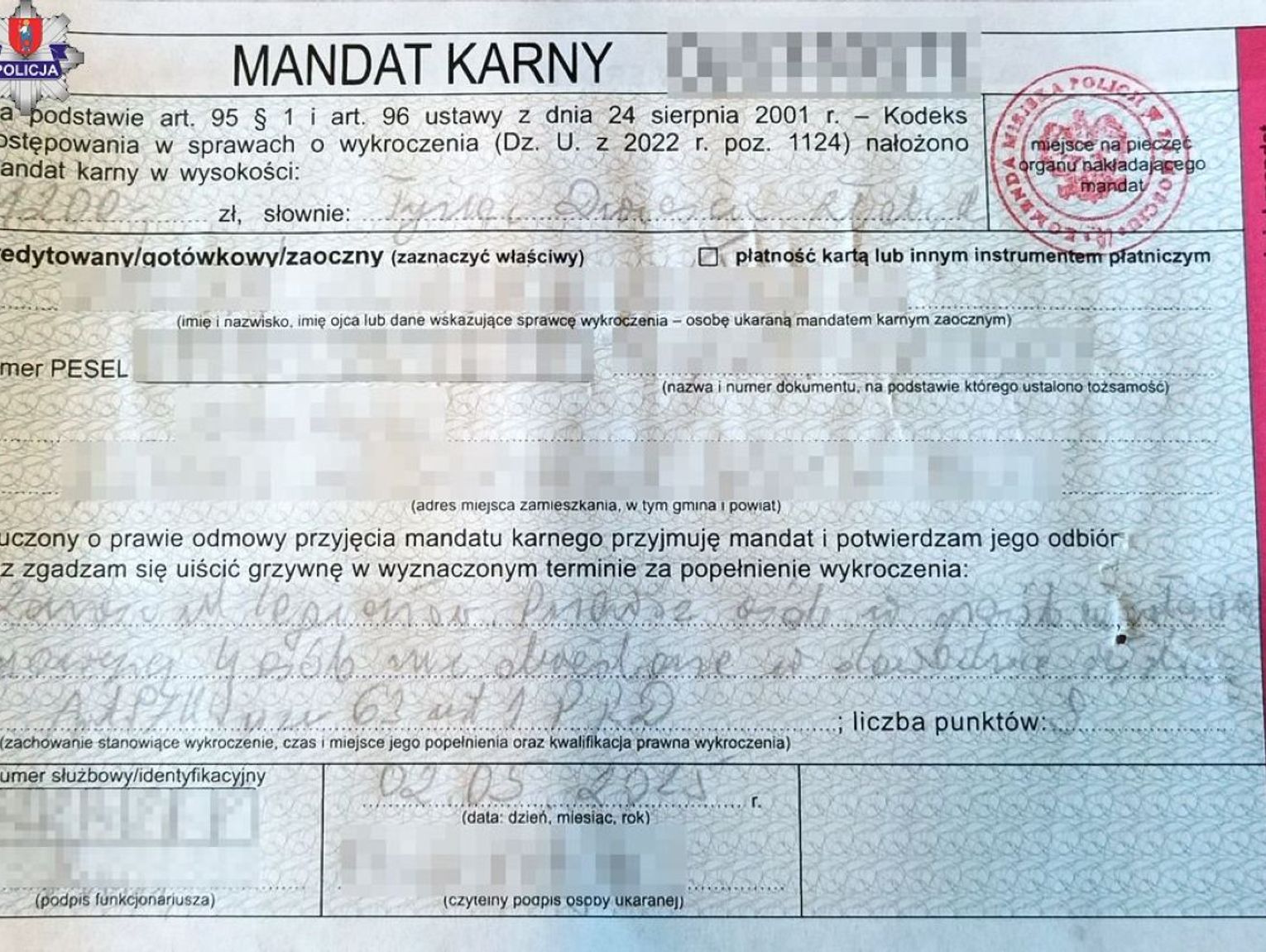Zamość: W mercedesie było o 4 pasażerów za dużo. Kierowca stracił prawo jazdy i dostał mandat