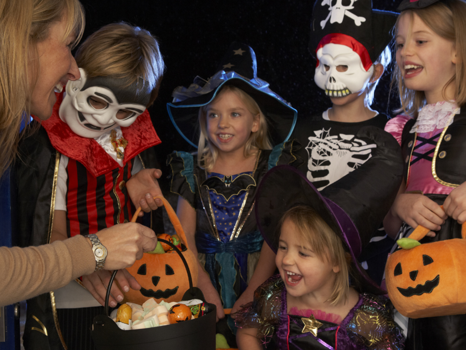 Zbliża się Halloween. Ta zabawa kusi tradycją i słodkościami