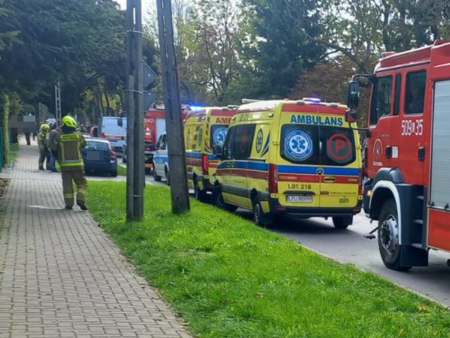 Zginęli we śnie. Sąsiedzi żegnają rodzinę, którą zabił czad