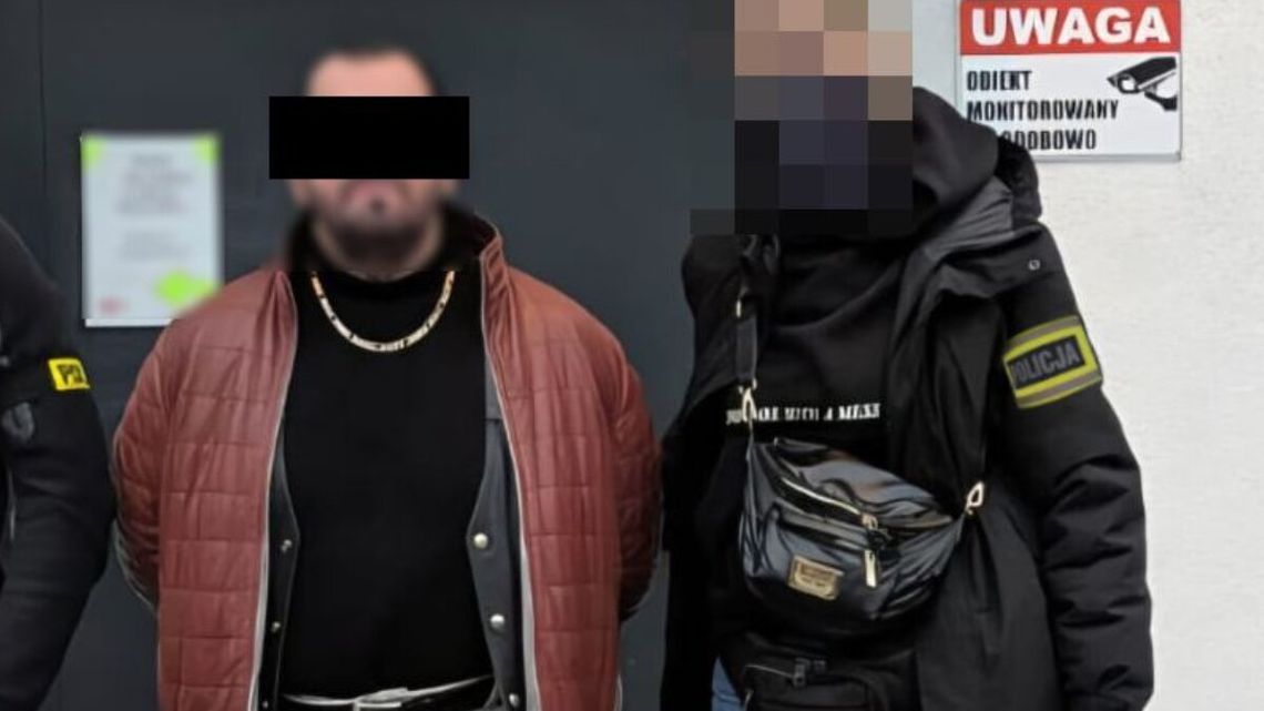 Lubelskie: 10 lat nie wystarczyło. Groźny handlarz bronią znów w rękach policji Policyjni łowcy głów i kontrterroryści namierzyli i zatrzymali handlarza bronią. Ma na koncie m.in. kierowanie mokotowskim gangiem. Trafił do aresztu.