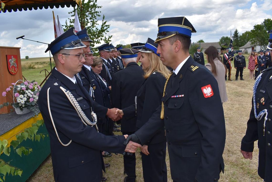 100-lecie OSP Dub. Strażacy z gminy Komarów-Osada z najwyższym odznaczeniem [ZDJĘCIA]