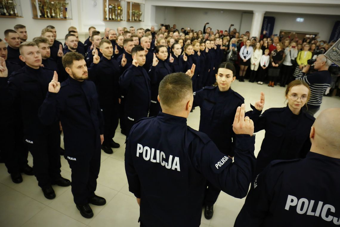 100 nowych policjantów zasiliło lubelski garnizon Policji.