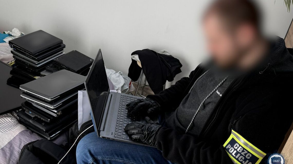 19-latek fotografował nago swoją małoletnią siostrę. „Ogień piekielny” uderzył w pedofilów W akcji „Hellfire” (ogień piekielny) wzięło udział tysiące policjantów w całej Polsce. W ich sieci wpadło grubo pond stu pedofilów. Operacja trwała dwa tygodnie.