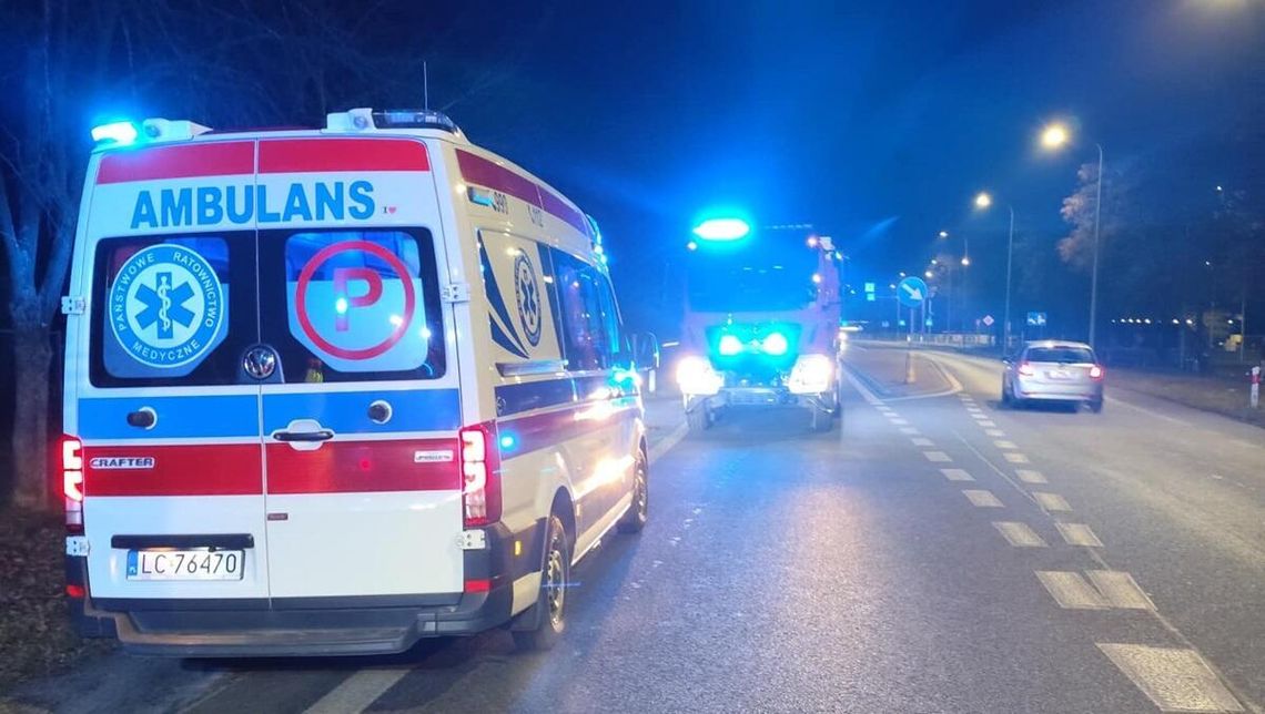 Potrącenie kobiety na parkingu w Sawinie.