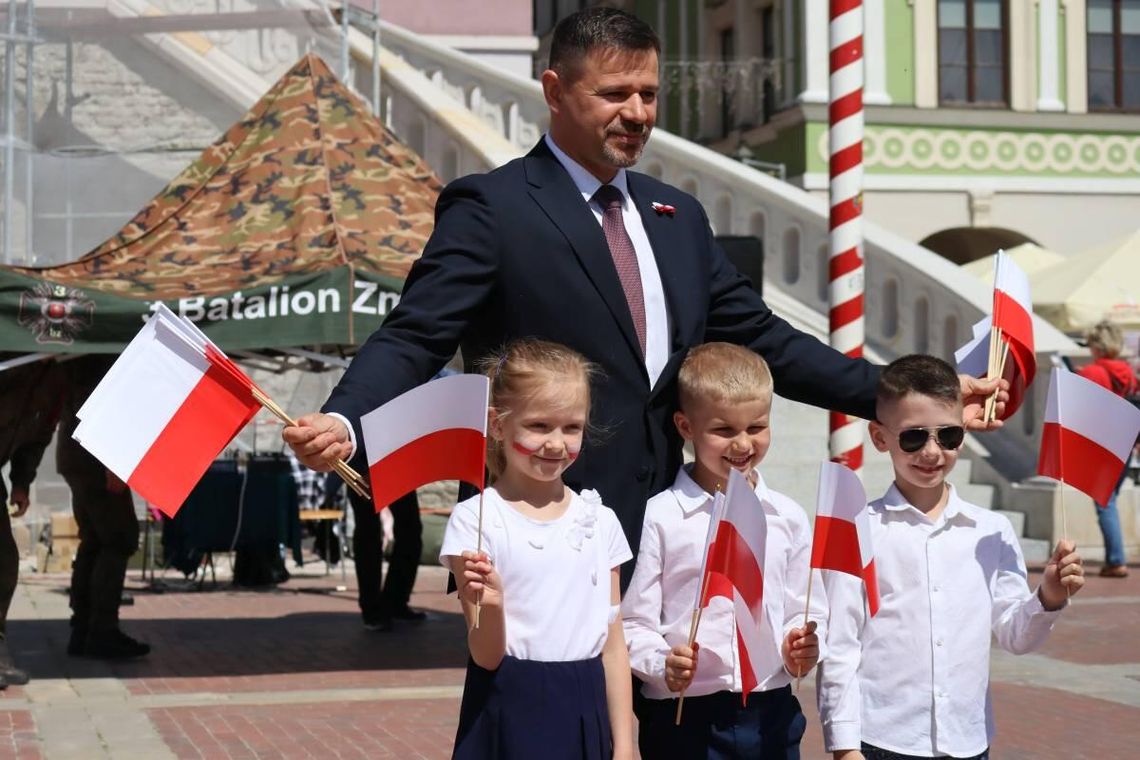 Dzień Flagi Rzeczpospolitej Polskiej w Zamościu. 2 maja 2025 roku.
