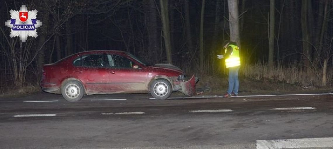 26-latek wpakował się seatem w busa (ZDJĘCIA)