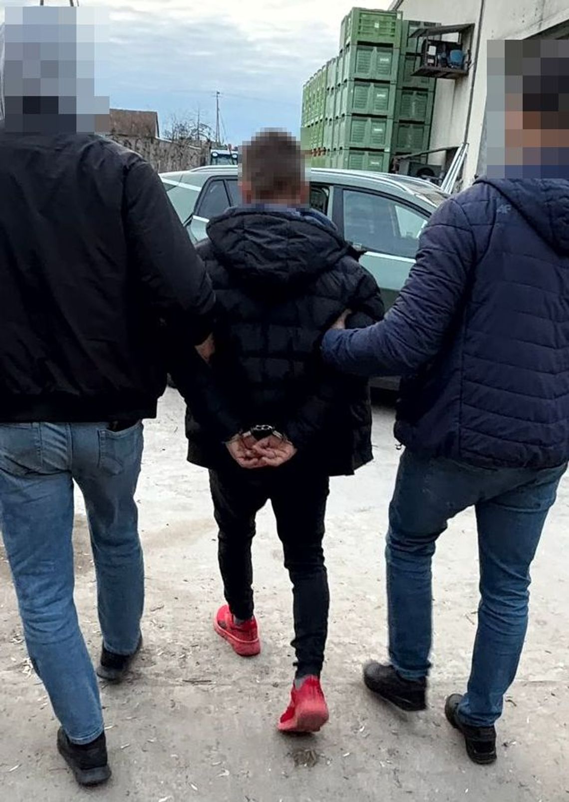 Kryminalni z tomaszowskiej komendy zajmujący się poszukiwaniami, zatrzymali 31-latka, za którym sąd wydał 2 listy gończe.