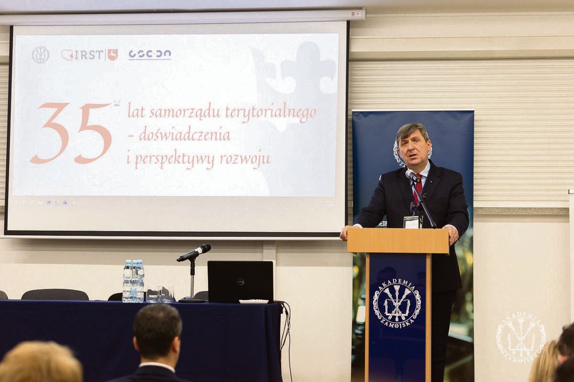 Konferencję otworzył rektor Akademii Zamojskiej dr hab. Paweł Skrzydlewski, prof. AZ.