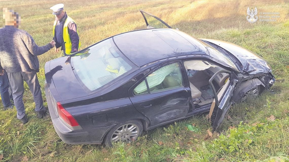Ciężko rannego pasażera volvo przewieziono do szpitala w Hrubieszowie.