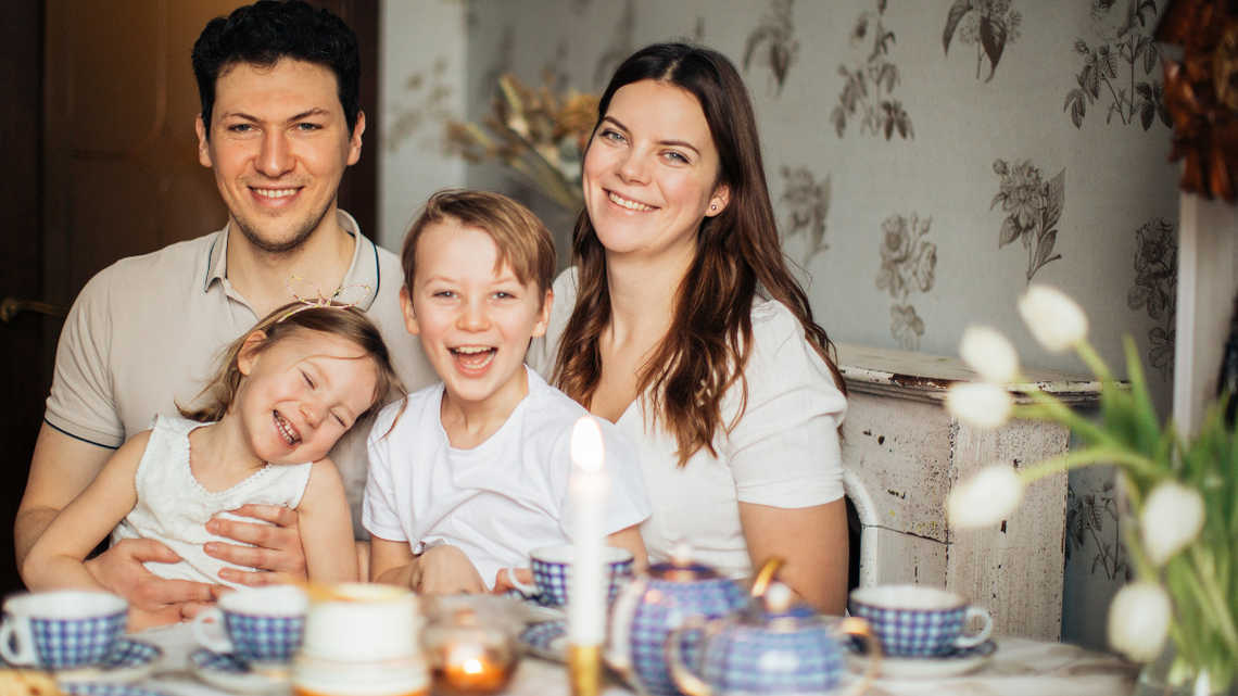 800 plus po nowemu. Sprawdź od kiecy i co się zmieni Wkrótce wejdą w życie zmiany w 800 plus. Nie każda rodzina dostanie już to świadczenie.