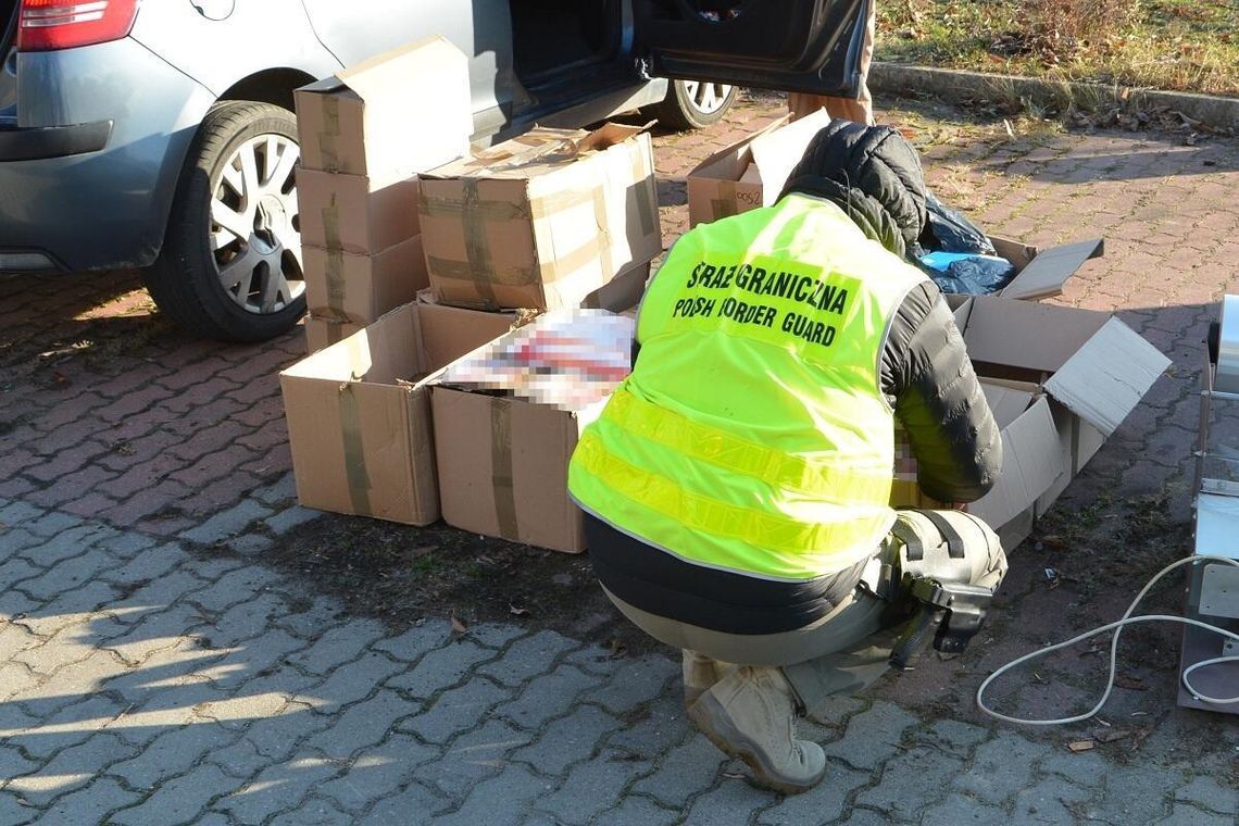 9 zatrzymanych w Zamościu. Zabezpieczono tytoń i papierosy za ponad 165 mln zł W sprawie zatrzymano i przedstawiono zarzuty 9 osobom.
