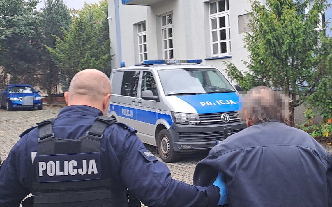 Lubelskie: Agresywny senior z nożem w ręku, groził najbliższym zabójstwem. Trafił za kraty Trzy miesiące w areszcie spędzi 70-letni mieszkaniec gminy Stary Brus, który – jak ustalili policjanci – od ponad roku znęcał się psychicznie i fizycznie nad swoją rodziną.